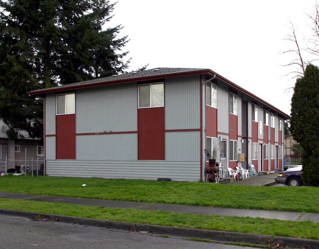 3302 S Cushman Ave in Tacoma, WA - Foto de edificio - Building Photo