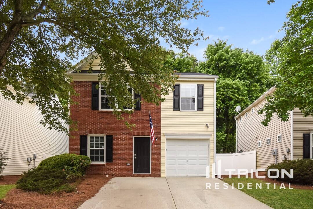 221 Osmanthus Way in Canton, GA - Building Photo