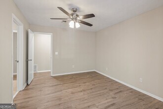408 Warm Springs Cir in Roswell, GA - Building Photo - Building Photo