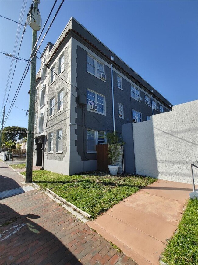 1629 SW 6th St in Miami, FL - Building Photo - Building Photo