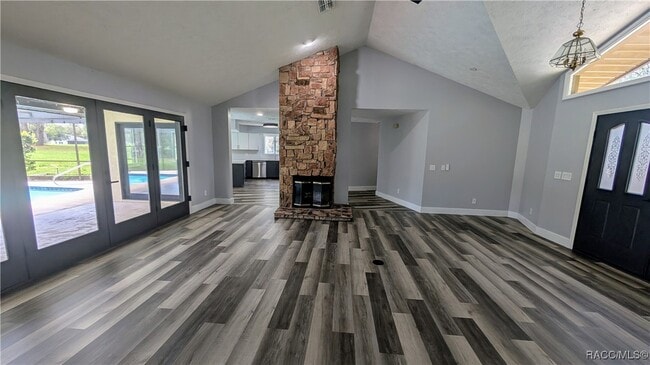 768 E Jenkins Ct in Hernando, FL - Foto de edificio - Building Photo