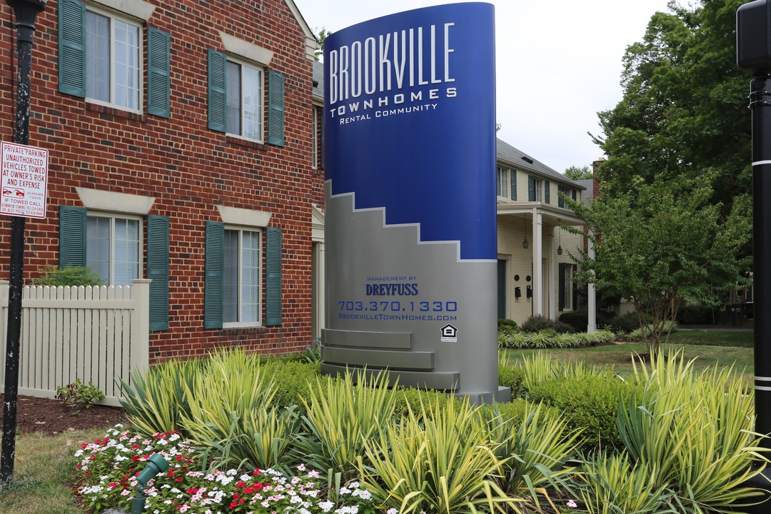 Brookville Townhomes in Alexandria, VA - Building Photo