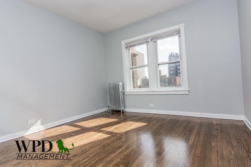 2226 E 68th St in Chicago, IL - Building Photo