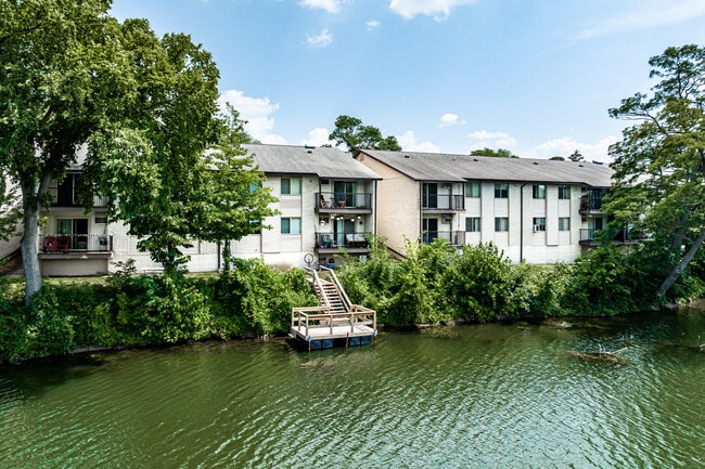 Half Moon Lake Apartments