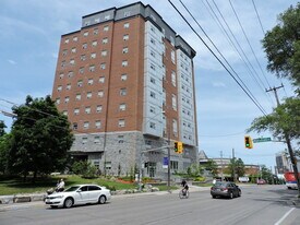 185 King St N in Waterloo, ON - Building Photo
