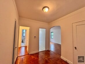 BROADWAY, Unit 1F in New York, NY - Building Photo - Building Photo