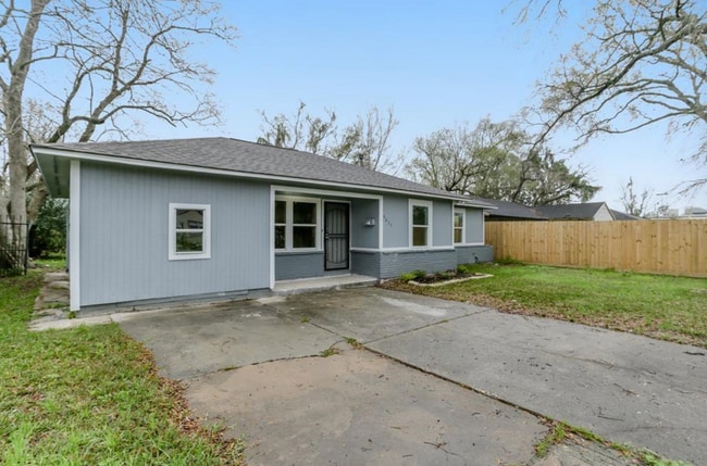 5635 Belarbor St in Houston, TX - Building Photo - Building Photo