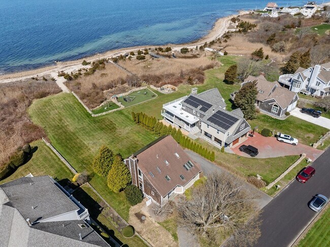 2 Windward Way in Fairhaven, MA - Foto de edificio - Building Photo