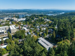 The Woods on Marquam Hill in Portland, OR - Foto de edificio - Building Photo