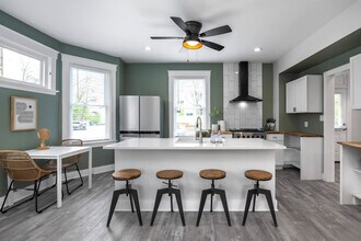 2105 Burnet Ave in Cincinnati, OH - Building Photo - Building Photo