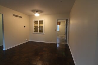 853 Thackeray Trl, Unit 01 in Oconomowoc, WI - Foto de edificio - Building Photo