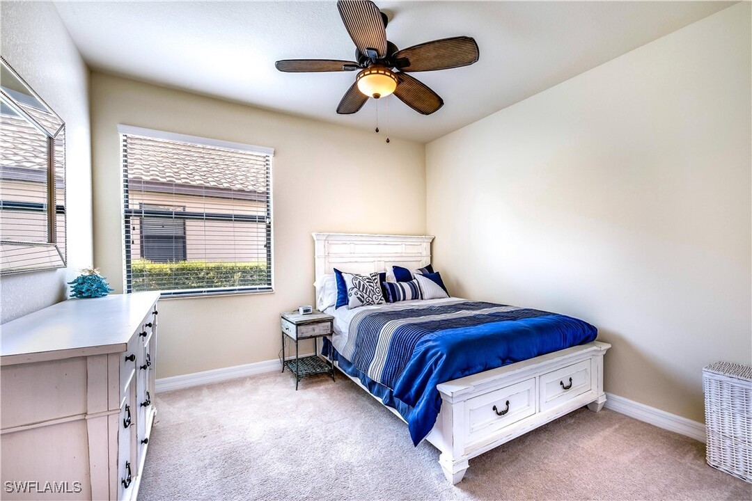 28623 Derry Ct in Bonita Springs, FL - Foto de edificio