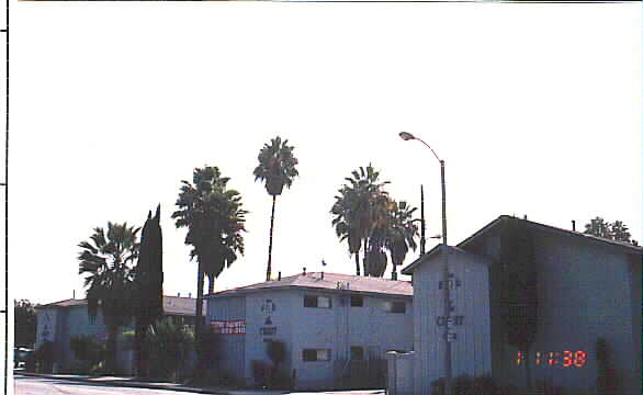 The Blue Terrace in Bellflower, CA - Foto de edificio - Building Photo