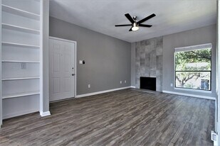 Tramor at the Oaks Apartments in Austin, TX - Building Photo