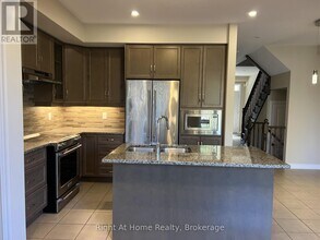 3277 Mockingbird Common in Oakville, ON - Building Photo - Building Photo