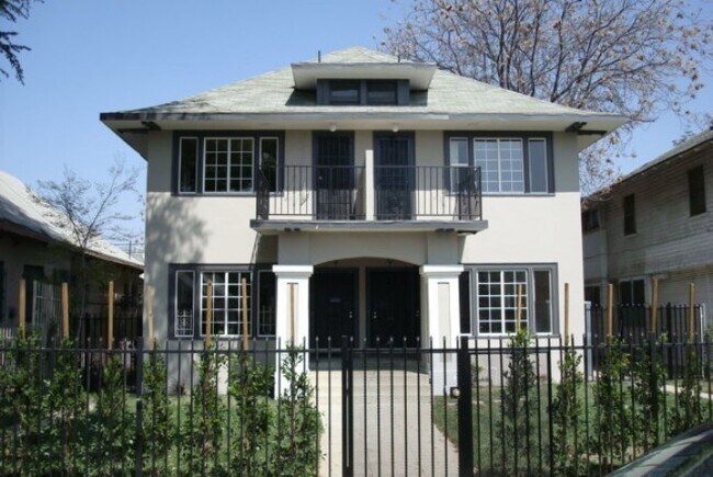 property at 1176 1/2-1273 W 37th Pl