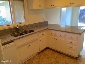 77 Fallbrook Ave in Thousand Oaks, CA - Building Photo - Building Photo