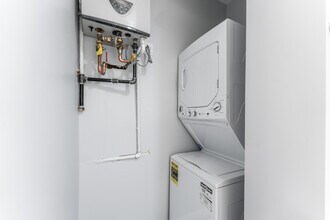 1622 W Beach Ave, Unit 2r in Chicago, IL - Building Photo - Building Photo