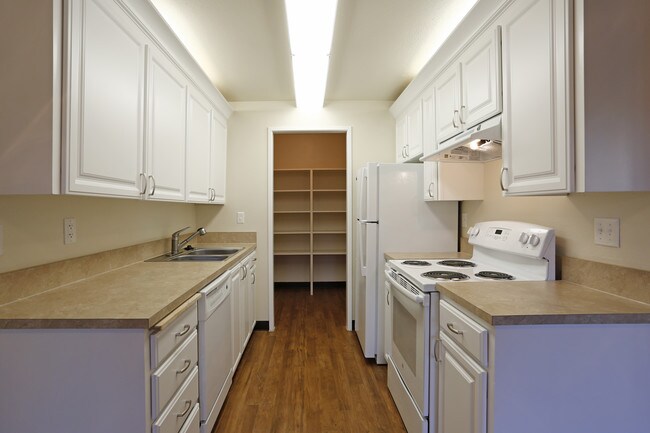 Parkridge Apartments in Lake Oswego, OR - Foto de edificio - Interior Photo