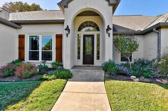 8921 Crest Wood Dr in Fort Worth, TX - Building Photo - Building Photo