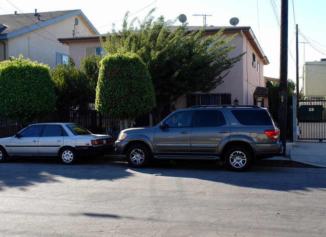 334 W Lime St in Inglewood, CA - Foto de edificio - Building Photo