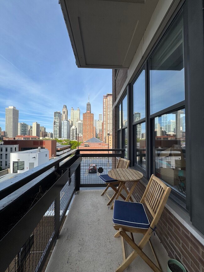 849 N Franklin St, Unit 712 in Chicago, IL - Building Photo - Building Photo