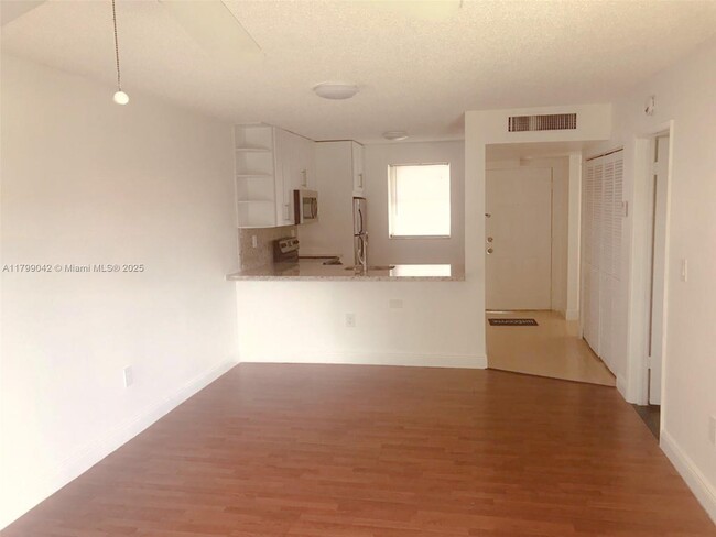 9833 Nob Hill Ct in Sunrise, FL - Building Photo - Building Photo