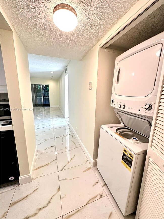 4141 NW 90th Ave in Coral Springs, FL - Building Photo - Building Photo