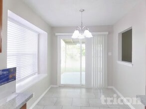 5015 Walt Schirra St in Kirby, TX - Building Photo - Building Photo