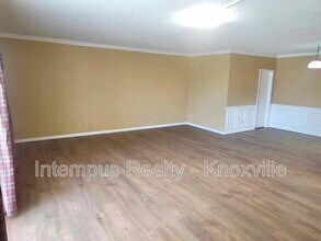 5709 Lyons View Pike in Knoxville, TN - Foto de edificio - Building Photo