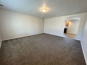 1117 N Dove Ave in Boise, ID - Building Photo - Building Photo