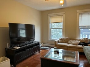 21 Victoria St, Unit 3 in Somerville, MA - Foto de edificio - Building Photo