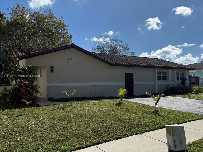 5112 SW 87th Terrace in Cooper City, FL - Building Photo - Building Photo