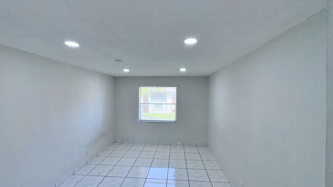 property at 5535 N Lakewood Cir