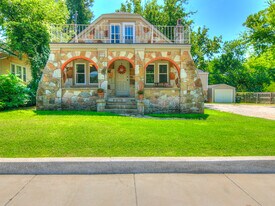 734 E Boyd St in Norman, OK - Building Photo