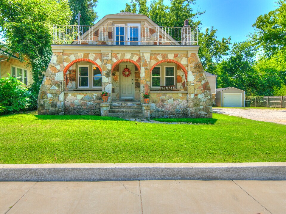 734 E Boyd St in Norman, OK - Foto de edificio