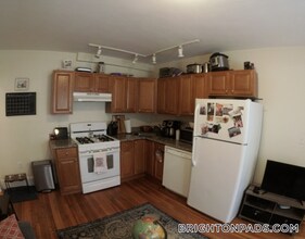 1615 Commonwealth Ave in Boston, MA - Building Photo - Building Photo
