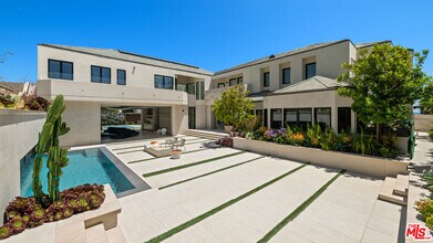 31100 Broad Beach Rd in Malibu, CA - Building Photo - Building Photo