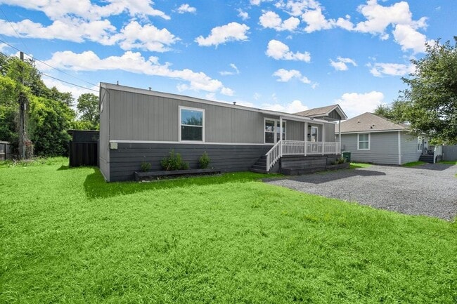 303 North Loop in Houston, TX - Building Photo - Building Photo