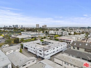 1295 Federal Ave in Los Angeles, CA - Foto de edificio - Building Photo