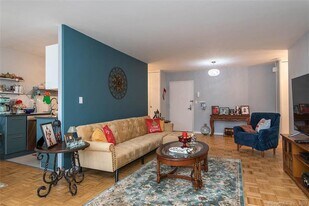 31 Woodland St in Hartford, CT - Building Photo