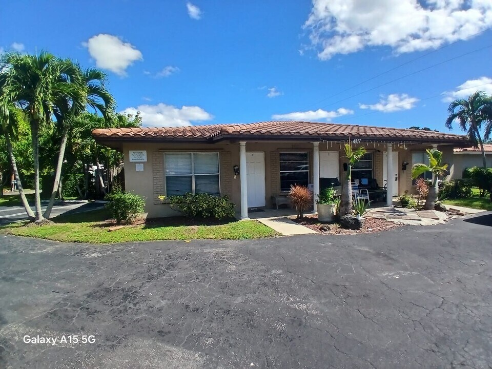 4117 Riverside Dr, Unit 3 in Coral Springs, FL - Building Photo