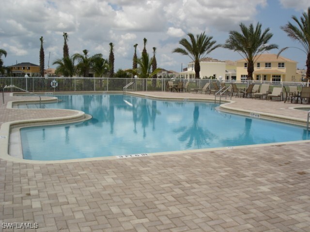 2684 Sunset Lake Dr in Cape Coral, FL - Building Photo