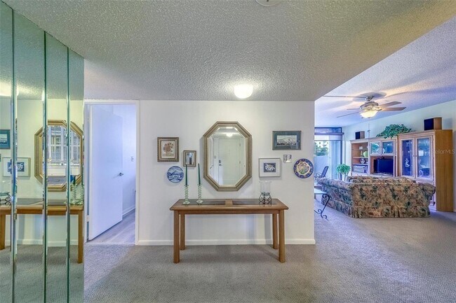 400 Island Way, Unit 104 in Clearwater, FL - Building Photo - Building Photo