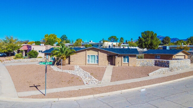 property at 816 Marimba Dr