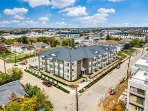 624 N Lancaster Ave in Dallas, TX - Building Photo - Building Photo