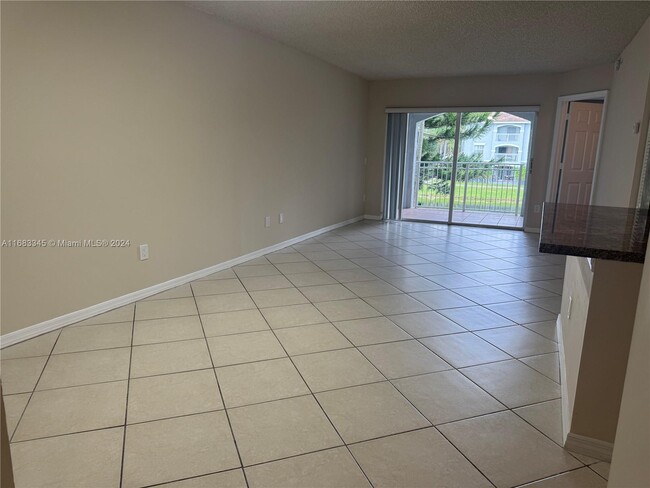 9630 NW 2nd St, Unit #6-206 in Pembroke Pines, FL - Foto de edificio - Building Photo