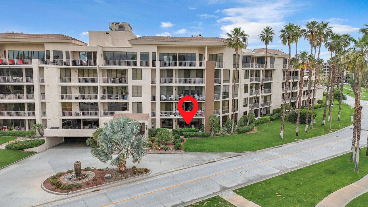 910 Island Dr in Rancho Mirage, CA - Building Photo