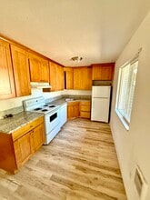 Cathedral Park Apartments in Portland, OR - Foto de edificio - Building Photo