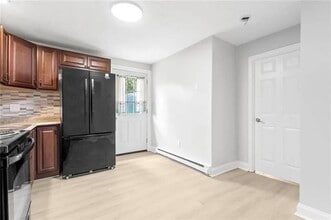 30 Victoria St in Providence, RI - Building Photo - Building Photo